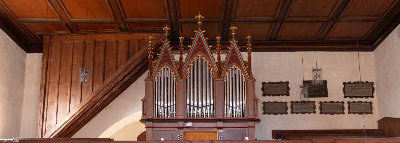 Blick auf die Orgel in Kalbensteinberg