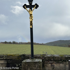 Kreuz auf dem Friedhof Kalbensteinberg